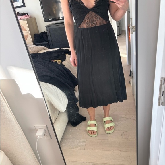 (Last call) Cami NYC Lace Silk Dress - Picture 8 of 10